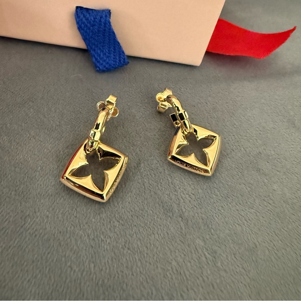 Louis Vuitton Puffygram Monogram Flower Gold Earrings - Picture 3 of 10